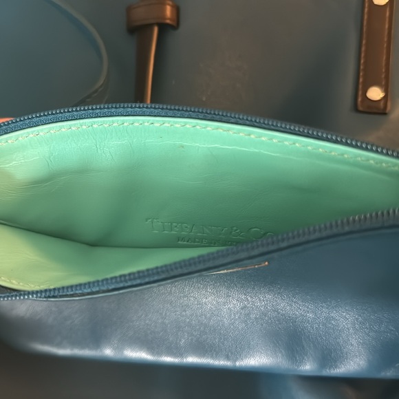 Tiffany and Co teal blue tote with accompanying zippered pouch - Picture 5 of 5